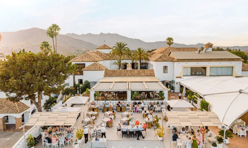 Buitenzwembad met zonneterras van La Cala Golf Resort